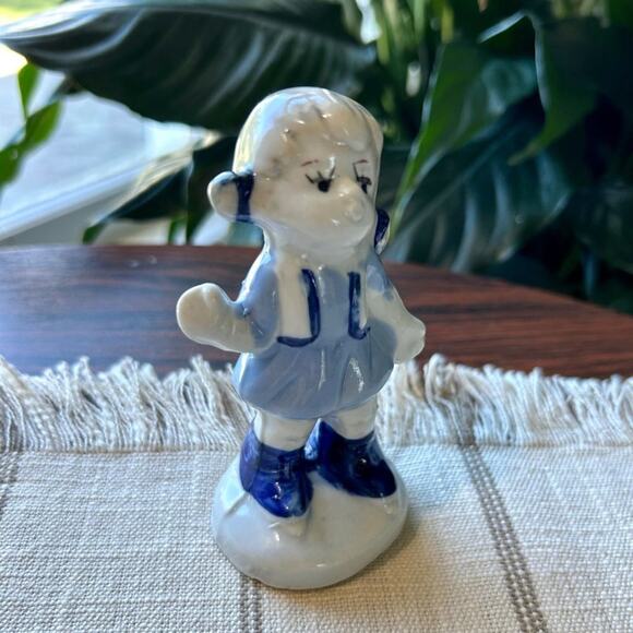 Vintage Blue White Porcelain Figurine of Little Holland Girl in Blue Dress - Picture 6 of 12
